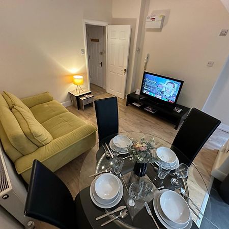 1-Bedroom Flat With Small Garden & Paid Parking In Finsbury Park, Highbury London Ngoại thất bức ảnh