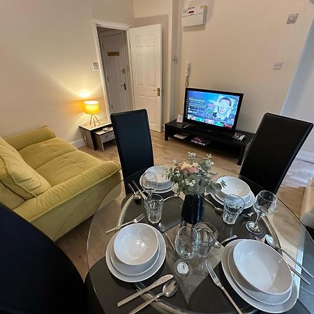 1-Bedroom Flat With Small Garden & Paid Parking In Finsbury Park, Highbury London Ngoại thất bức ảnh