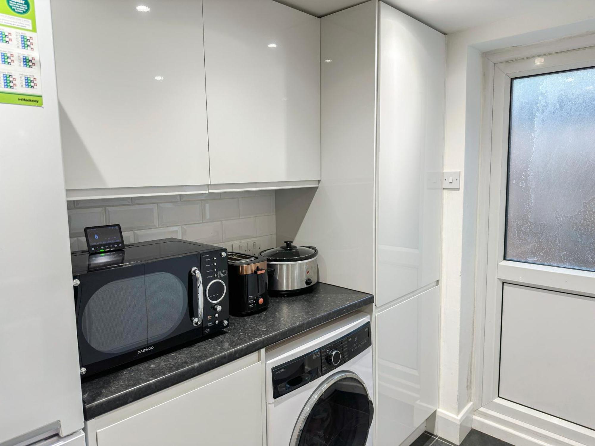1-Bedroom Flat With Small Garden & Paid Parking In Finsbury Park, Highbury London Ngoại thất bức ảnh