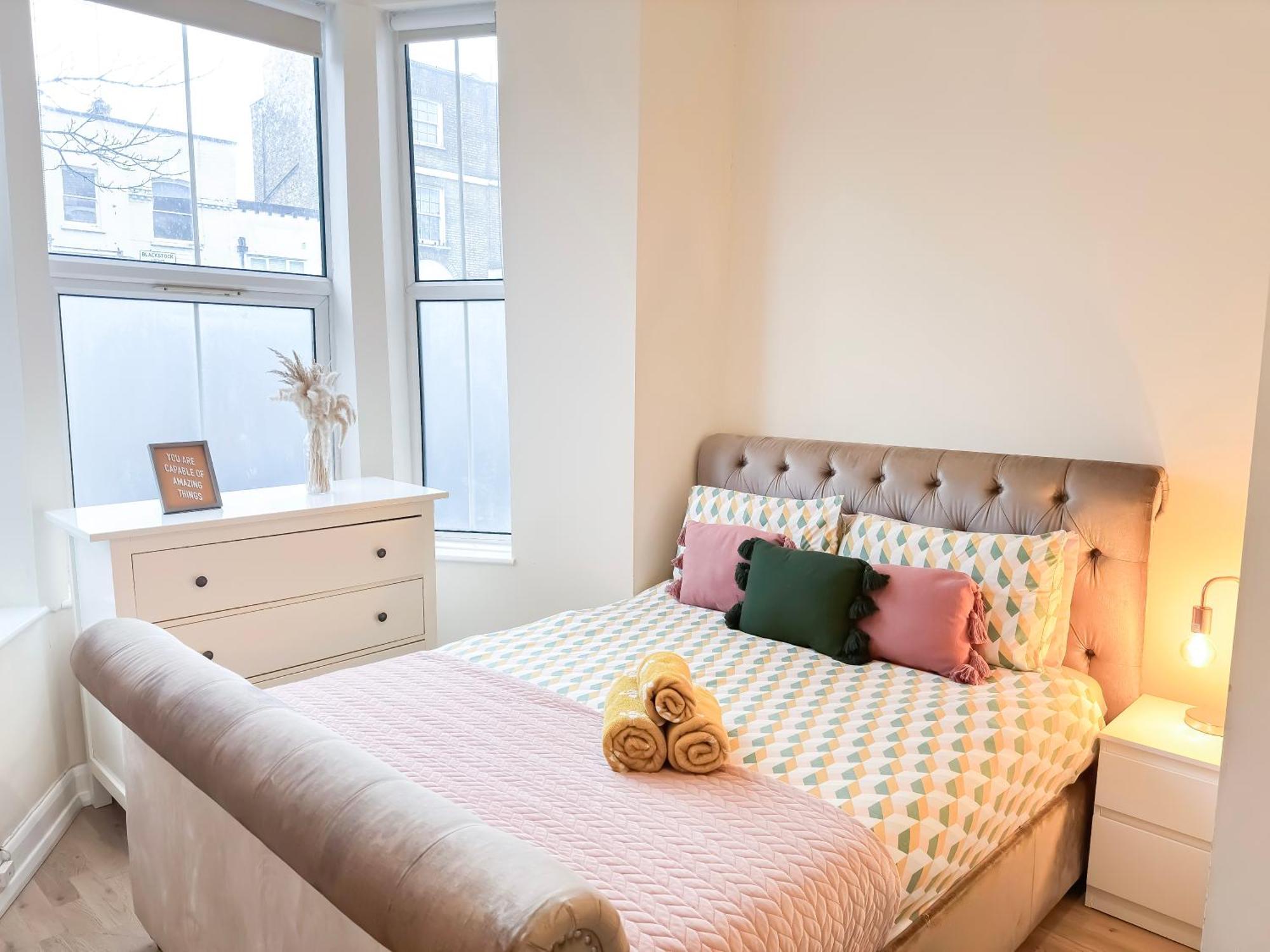 1-Bedroom Flat With Small Garden & Paid Parking In Finsbury Park, Highbury London Ngoại thất bức ảnh