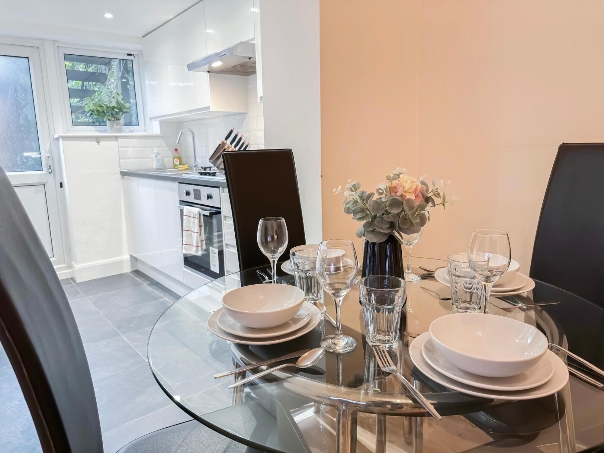 1-Bedroom Flat With Small Garden & Paid Parking In Finsbury Park, Highbury London Ngoại thất bức ảnh