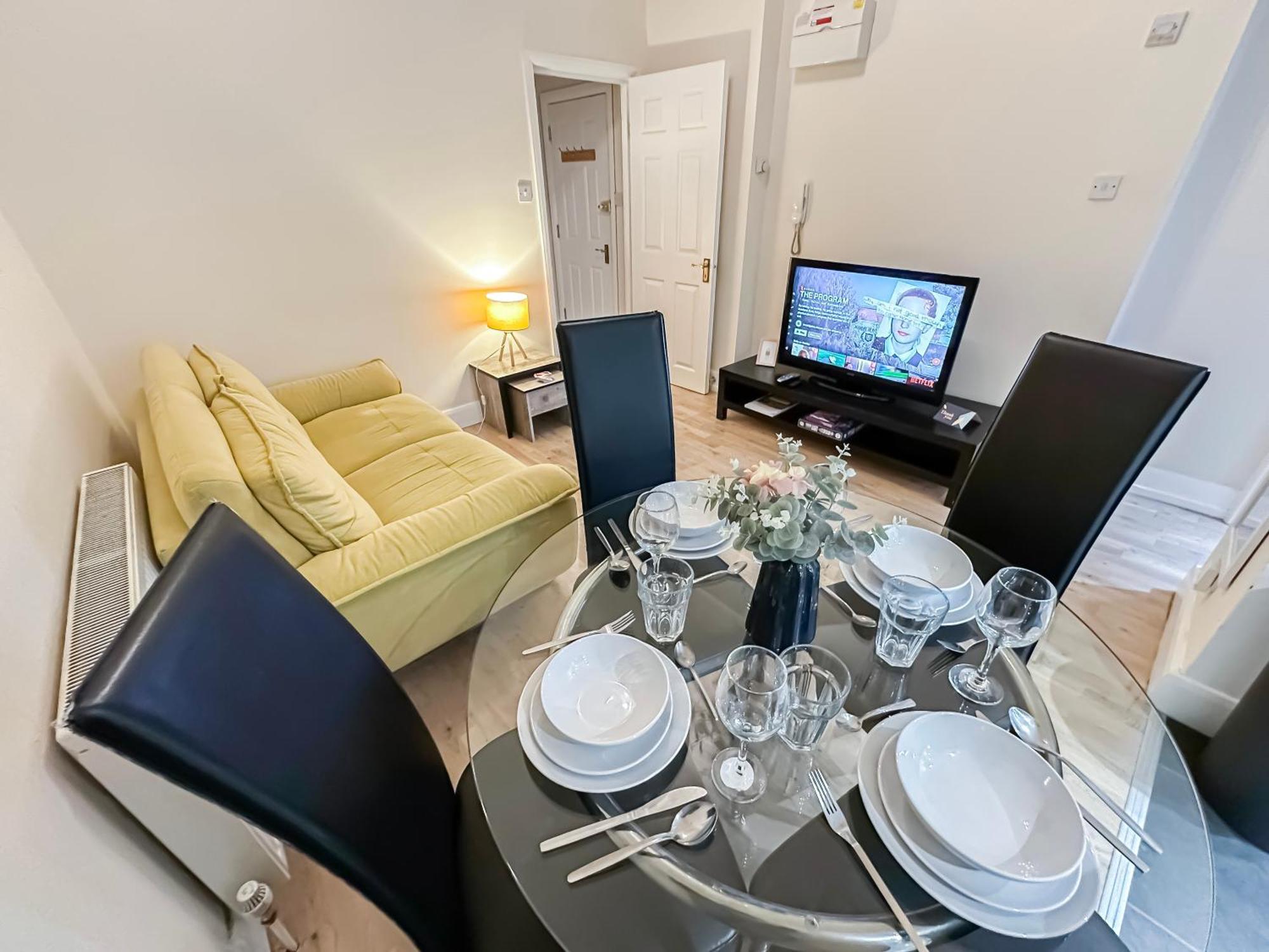 1-Bedroom Flat With Small Garden & Paid Parking In Finsbury Park, Highbury London Ngoại thất bức ảnh