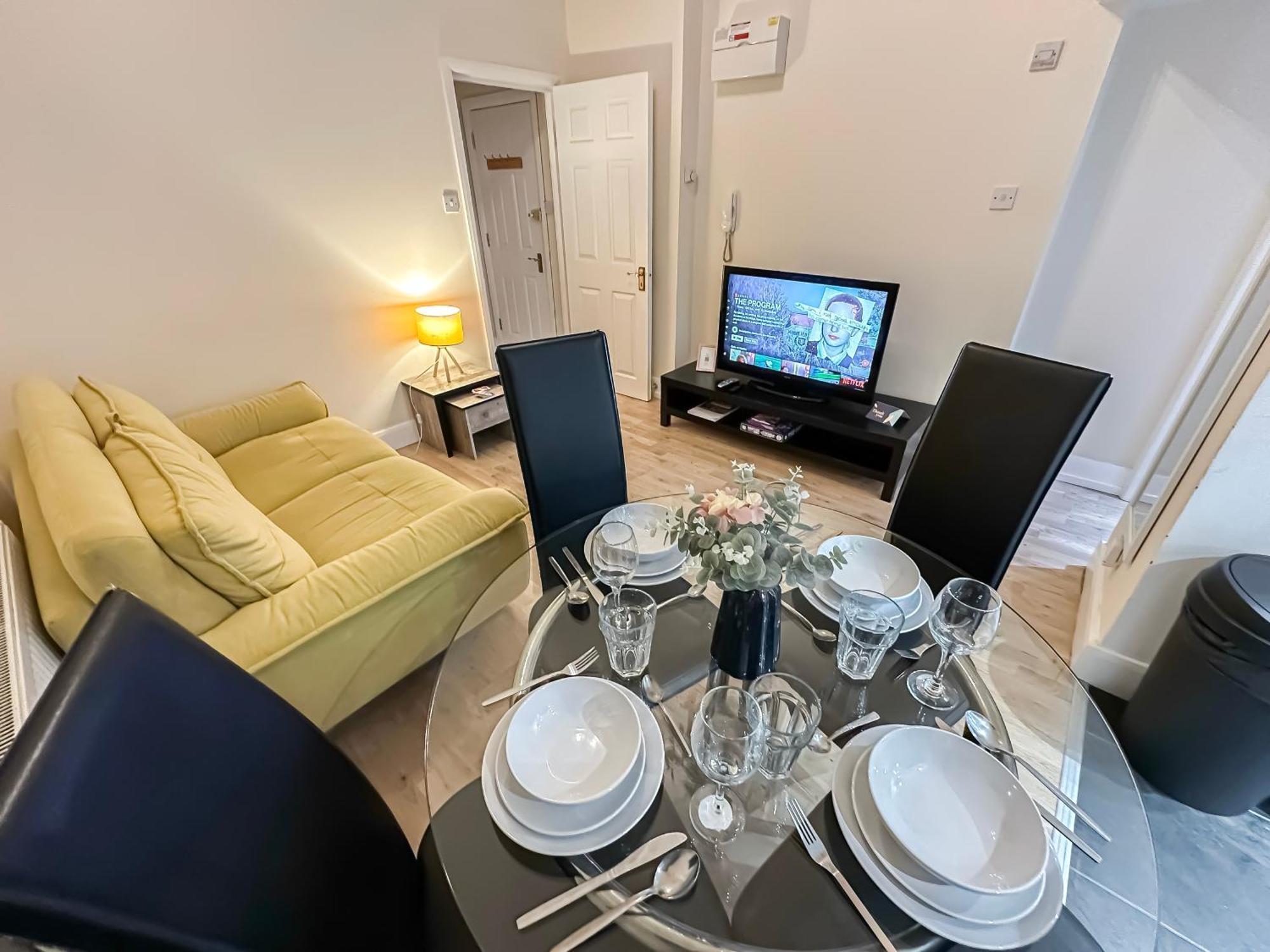1-Bedroom Flat With Small Garden & Paid Parking In Finsbury Park, Highbury London Ngoại thất bức ảnh