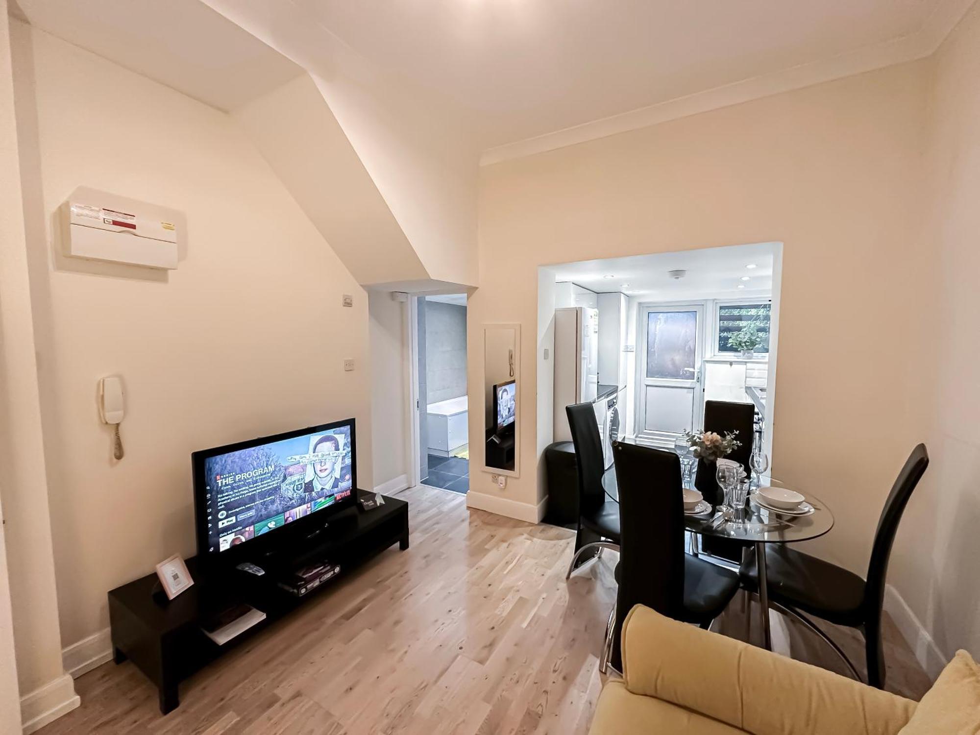 1-Bedroom Flat With Small Garden & Paid Parking In Finsbury Park, Highbury London Ngoại thất bức ảnh