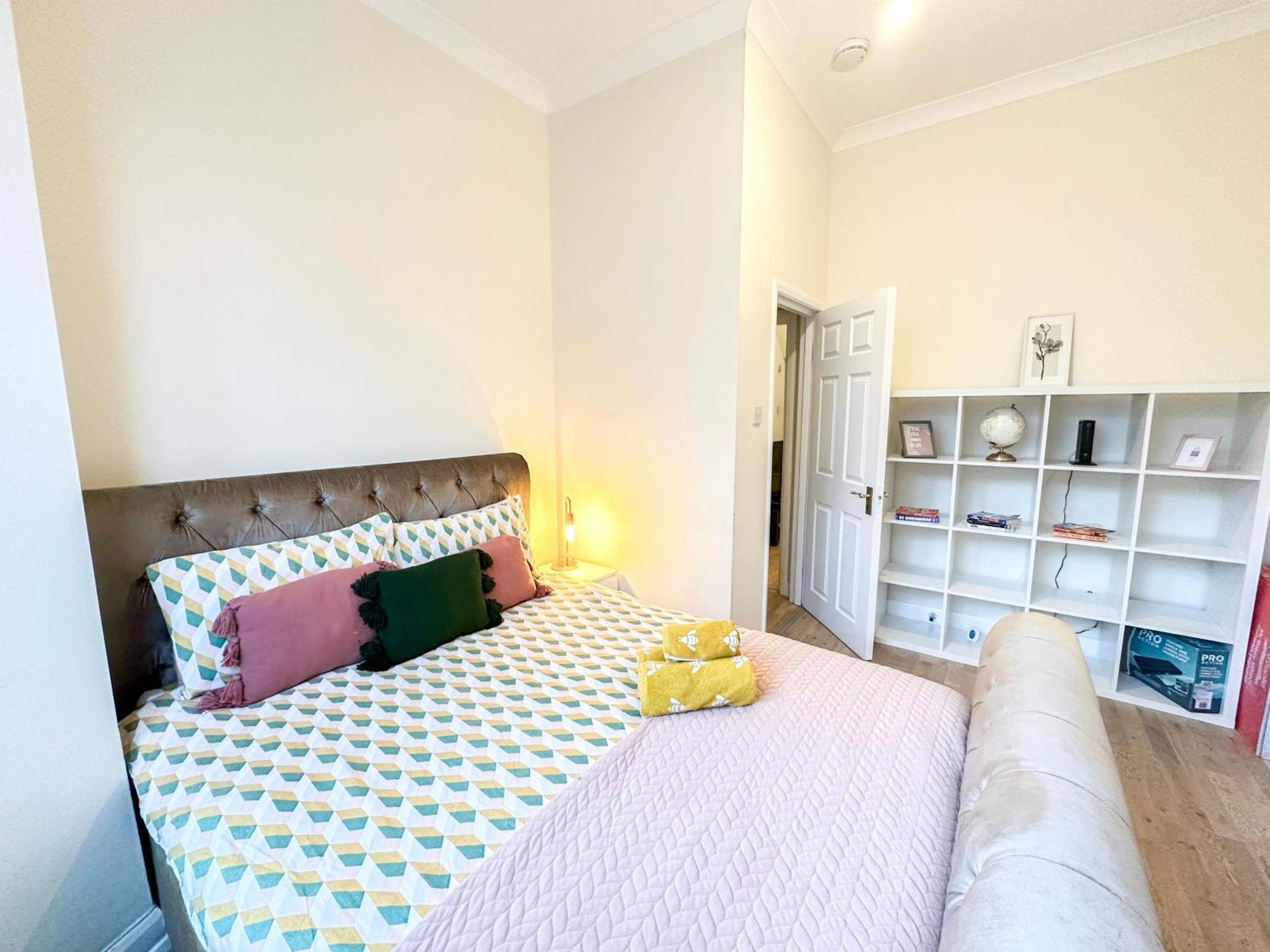 1-Bedroom Flat With Small Garden & Paid Parking In Finsbury Park, Highbury London Ngoại thất bức ảnh