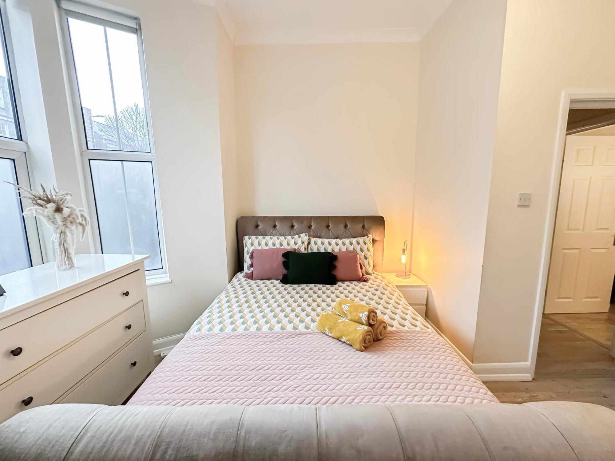 1-Bedroom Flat With Small Garden & Paid Parking In Finsbury Park, Highbury London Ngoại thất bức ảnh
