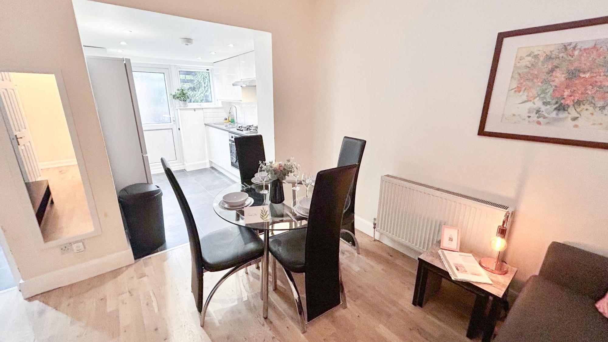 1-Bedroom Flat With Small Garden & Paid Parking In Finsbury Park, Highbury London Ngoại thất bức ảnh