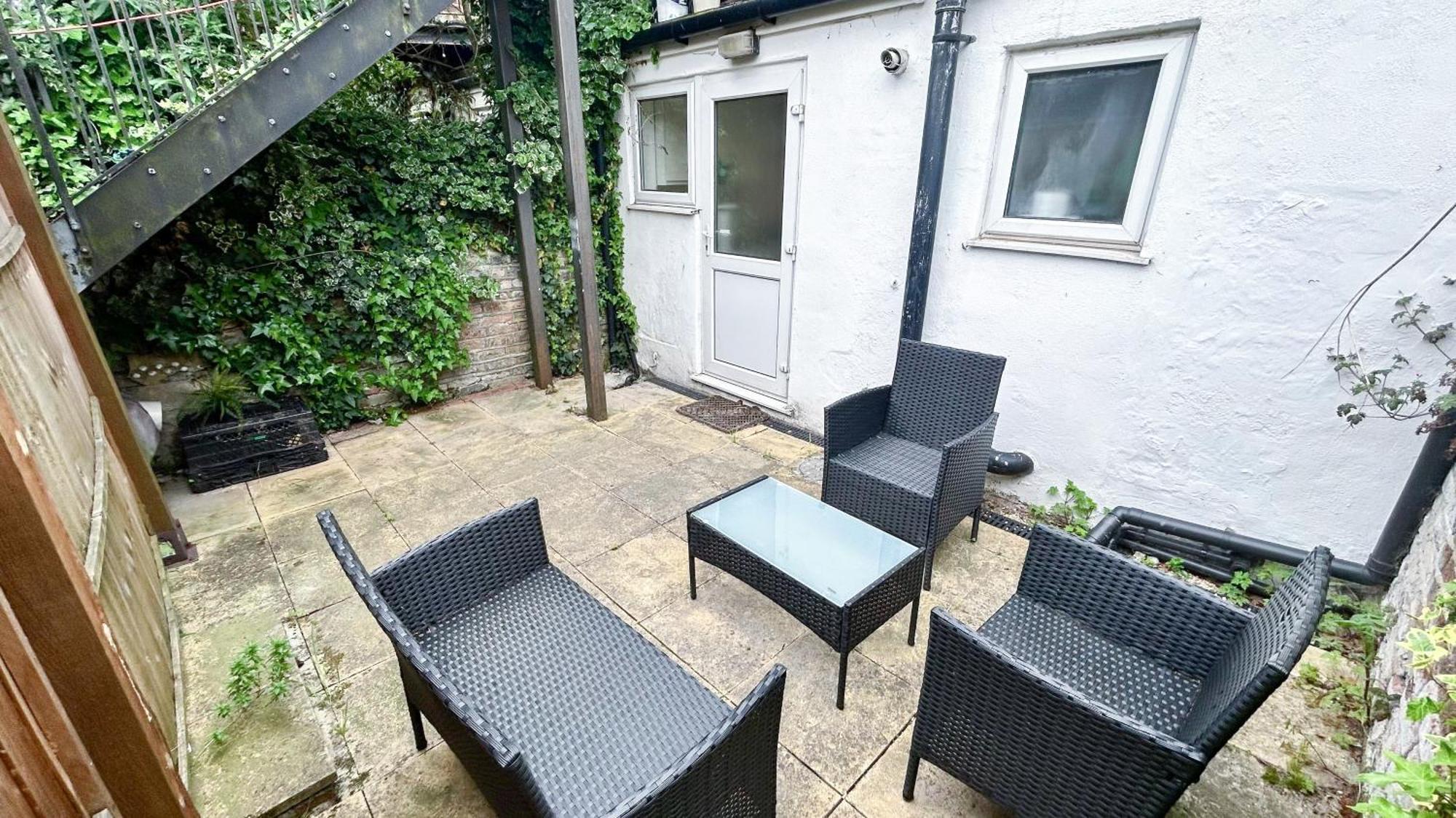 1-Bedroom Flat With Small Garden & Paid Parking In Finsbury Park, Highbury London Ngoại thất bức ảnh