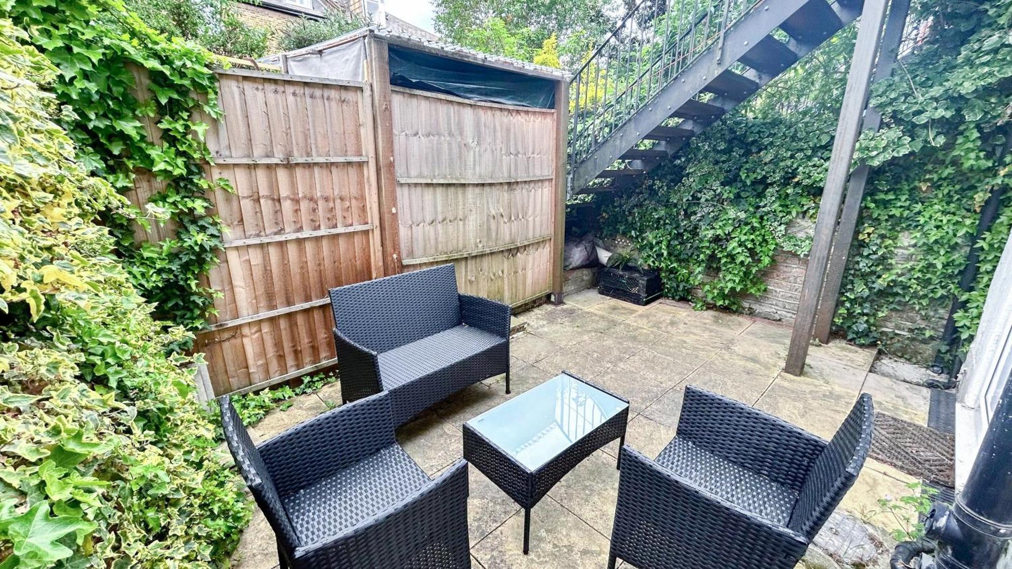 1-Bedroom Flat With Small Garden & Paid Parking In Finsbury Park, Highbury London Ngoại thất bức ảnh