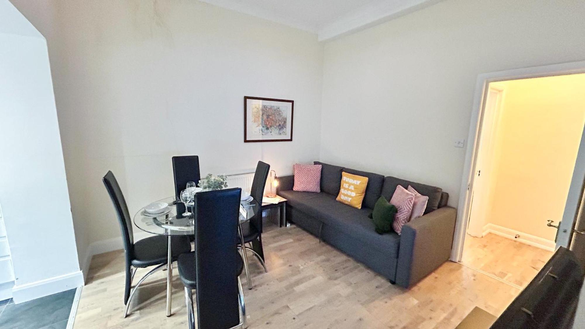 1-Bedroom Flat With Small Garden & Paid Parking In Finsbury Park, Highbury London Ngoại thất bức ảnh