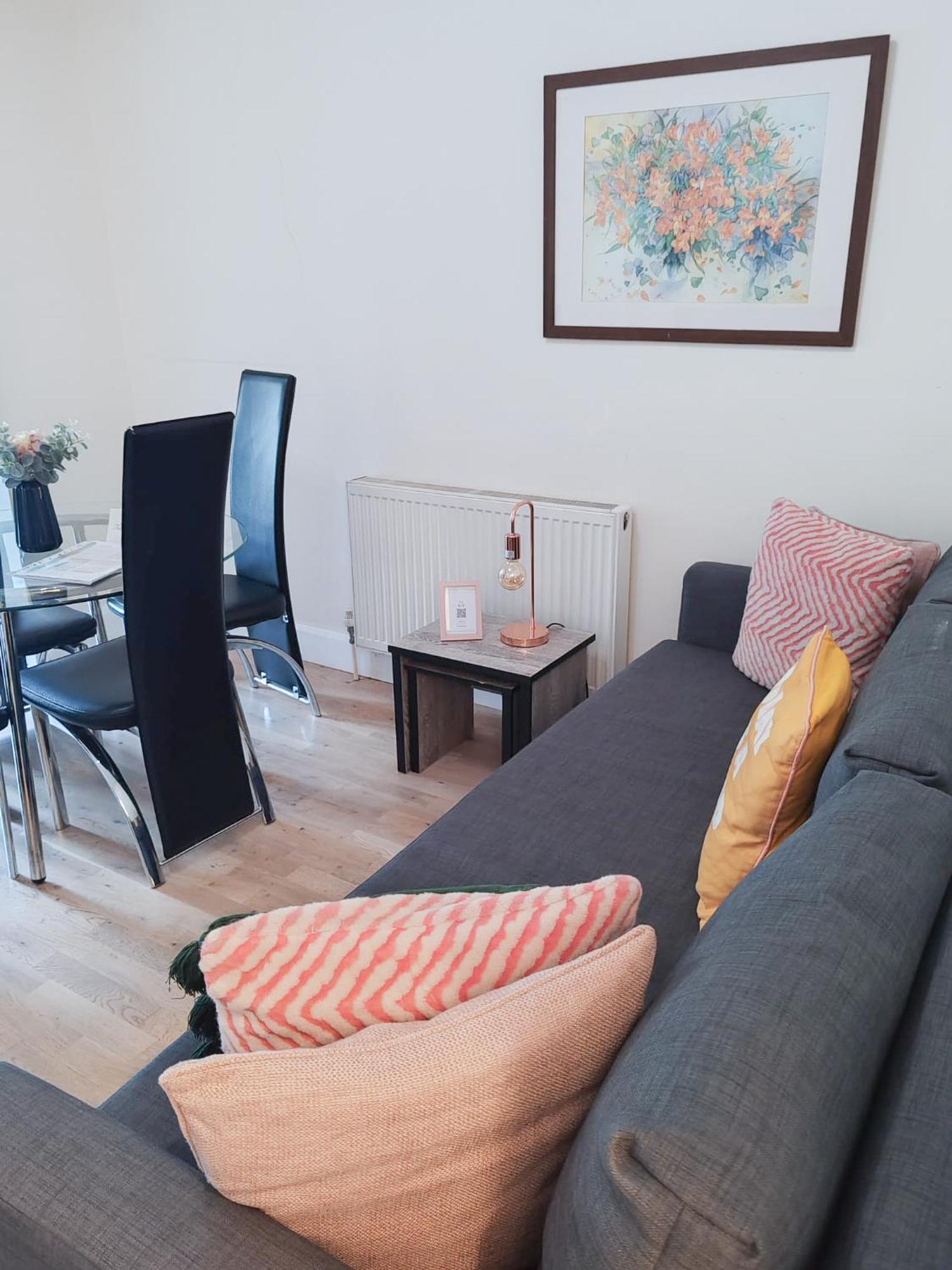 1-Bedroom Flat With Small Garden & Paid Parking In Finsbury Park, Highbury London Ngoại thất bức ảnh