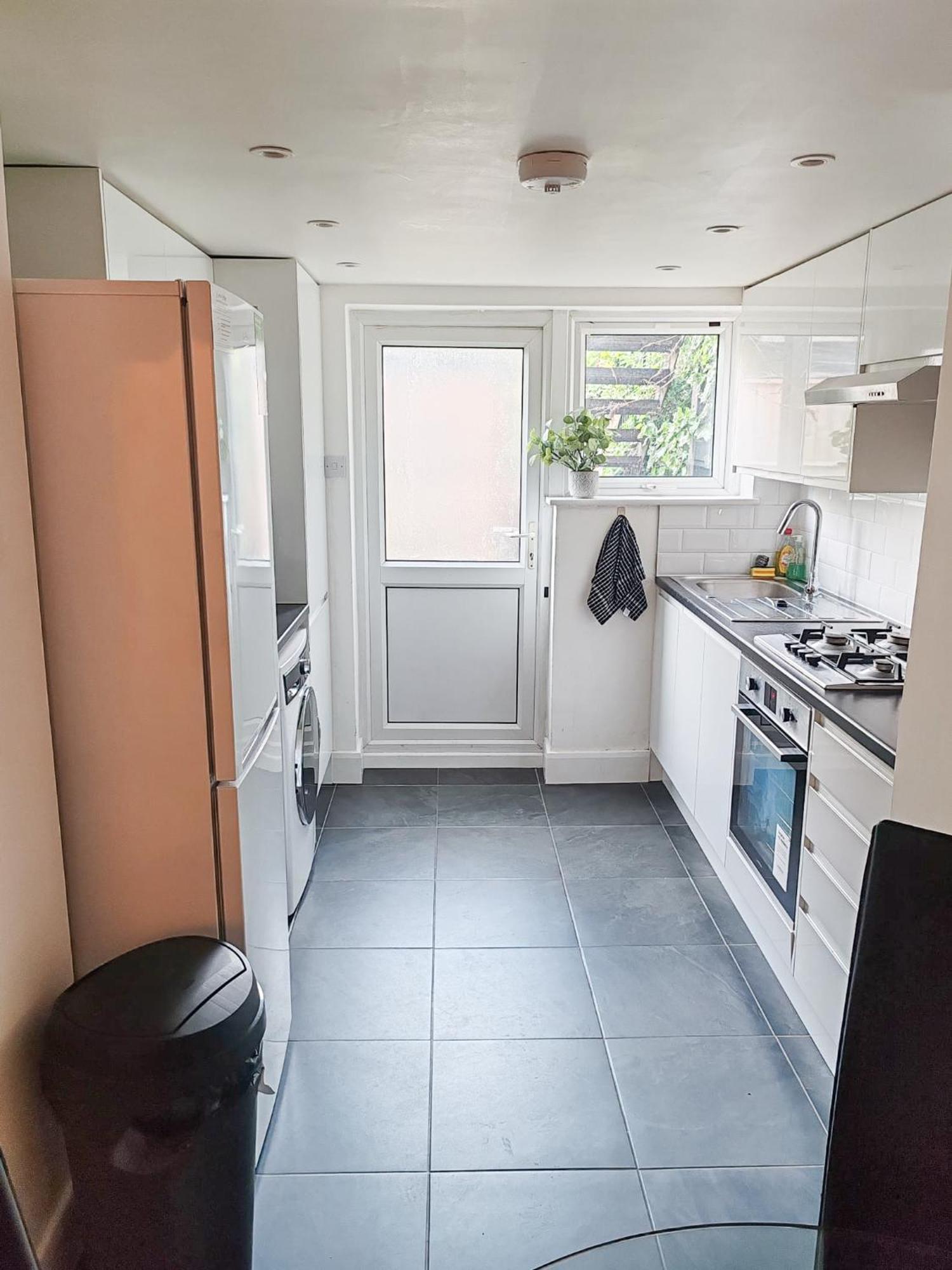 1-Bedroom Flat With Small Garden & Paid Parking In Finsbury Park, Highbury London Ngoại thất bức ảnh