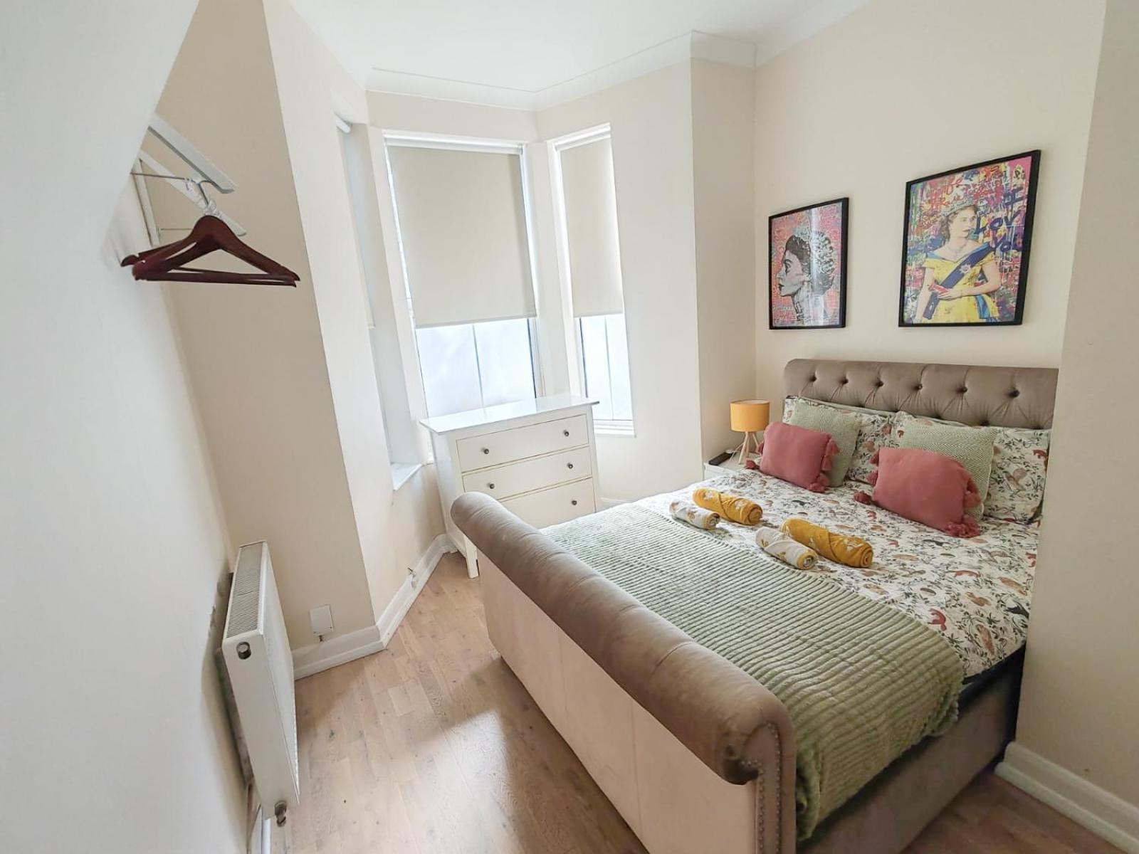 1-Bedroom Flat With Small Garden & Paid Parking In Finsbury Park, Highbury London Ngoại thất bức ảnh