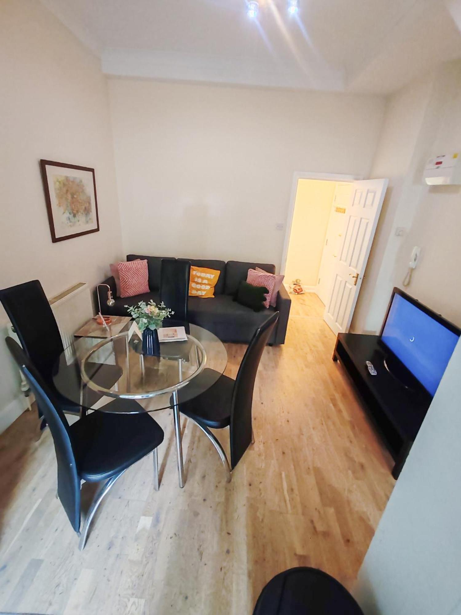 1-Bedroom Flat With Small Garden & Paid Parking In Finsbury Park, Highbury London Ngoại thất bức ảnh