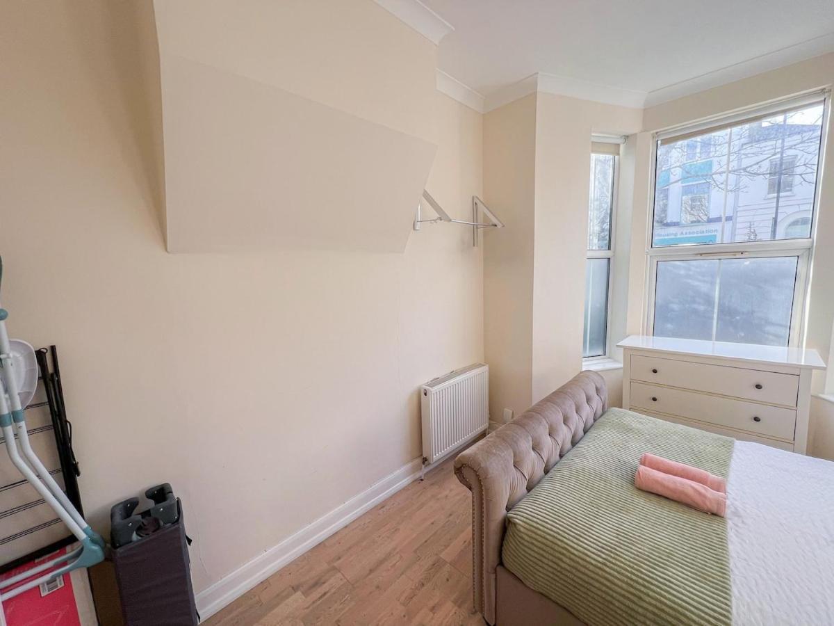1-Bedroom Flat With Small Garden & Paid Parking In Finsbury Park, Highbury London Ngoại thất bức ảnh