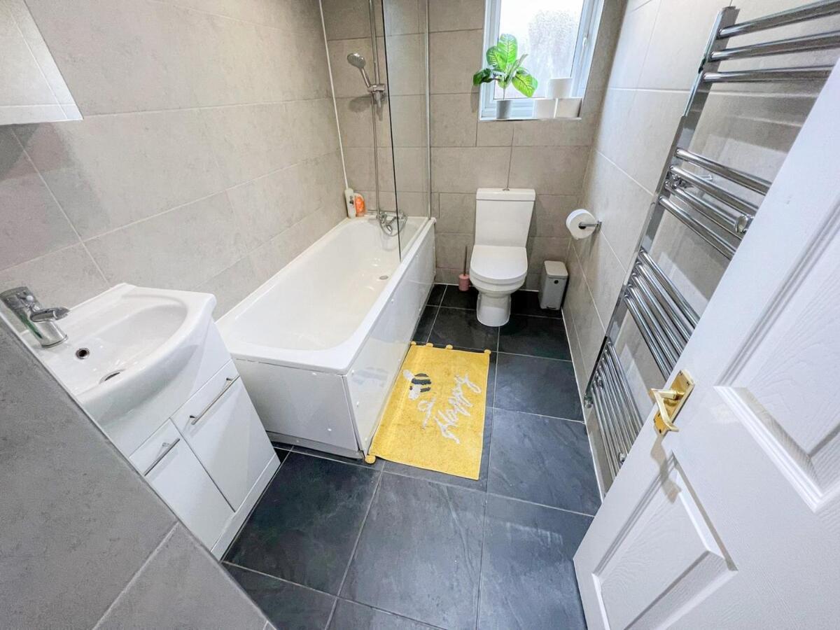 1-Bedroom Flat With Small Garden & Paid Parking In Finsbury Park, Highbury London Ngoại thất bức ảnh