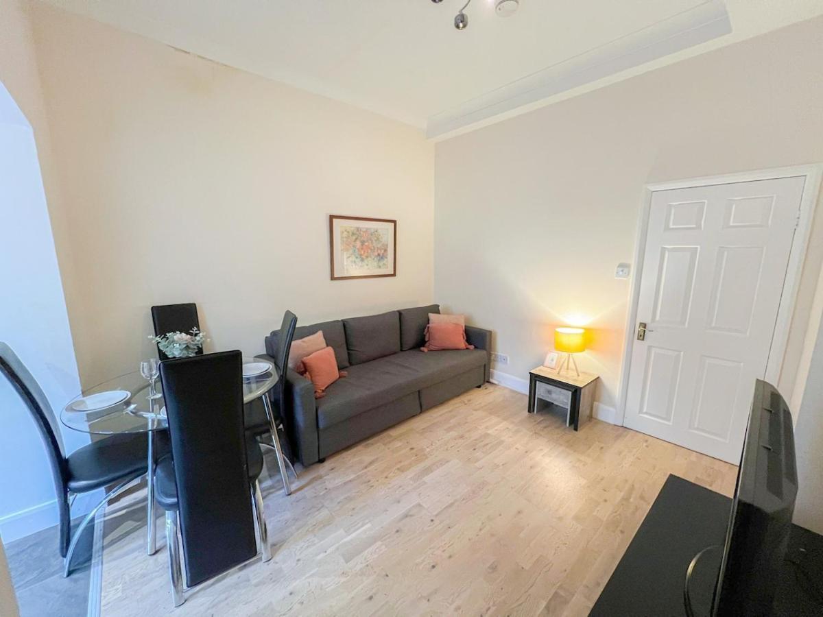 1-Bedroom Flat With Small Garden & Paid Parking In Finsbury Park, Highbury London Ngoại thất bức ảnh
