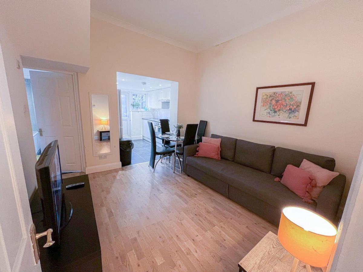 1-Bedroom Flat With Small Garden & Paid Parking In Finsbury Park, Highbury London Ngoại thất bức ảnh