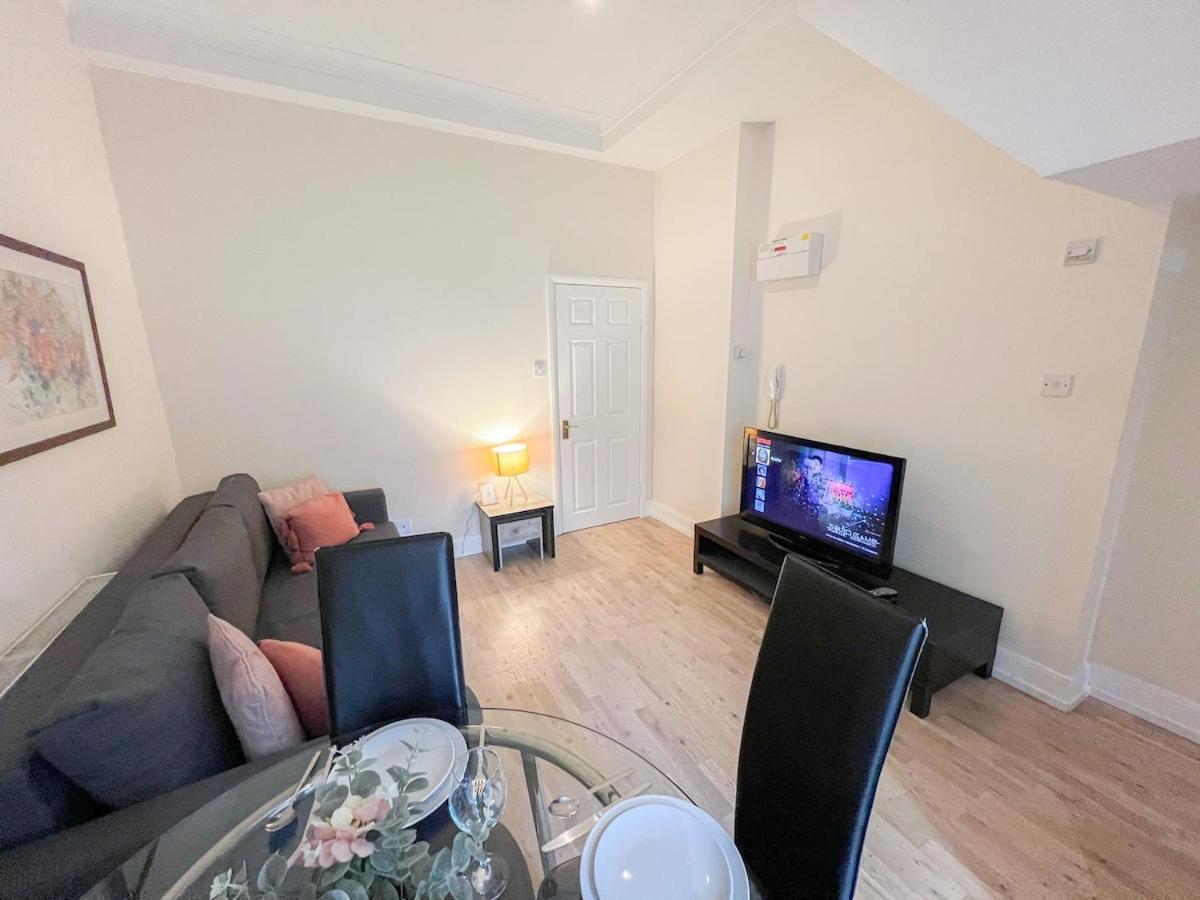1-Bedroom Flat With Small Garden & Paid Parking In Finsbury Park, Highbury London Ngoại thất bức ảnh