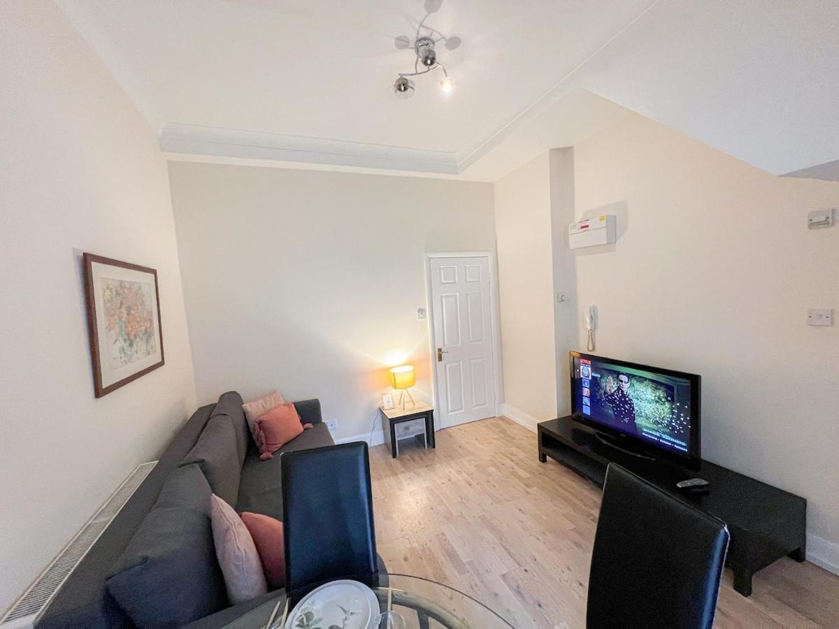 1-Bedroom Flat With Small Garden & Paid Parking In Finsbury Park, Highbury London Ngoại thất bức ảnh
