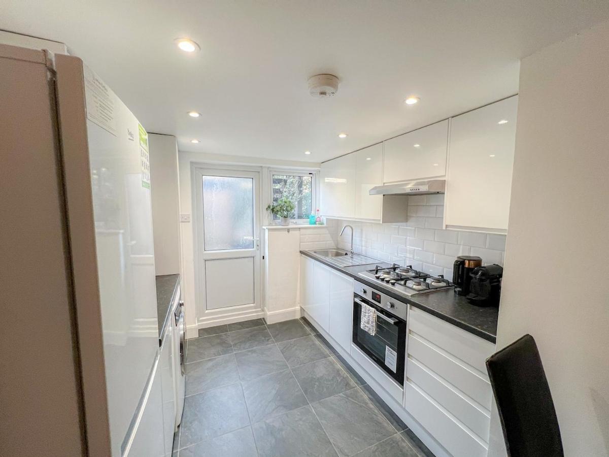 1-Bedroom Flat With Small Garden & Paid Parking In Finsbury Park, Highbury London Ngoại thất bức ảnh