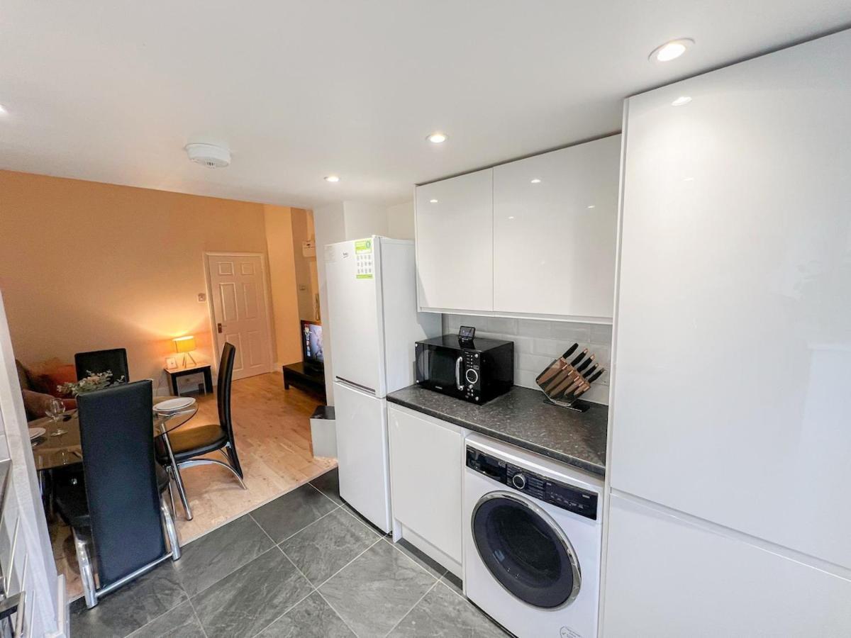 1-Bedroom Flat With Small Garden & Paid Parking In Finsbury Park, Highbury London Ngoại thất bức ảnh