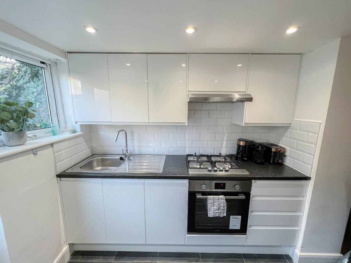 1-Bedroom Flat With Small Garden & Paid Parking In Finsbury Park, Highbury London Ngoại thất bức ảnh