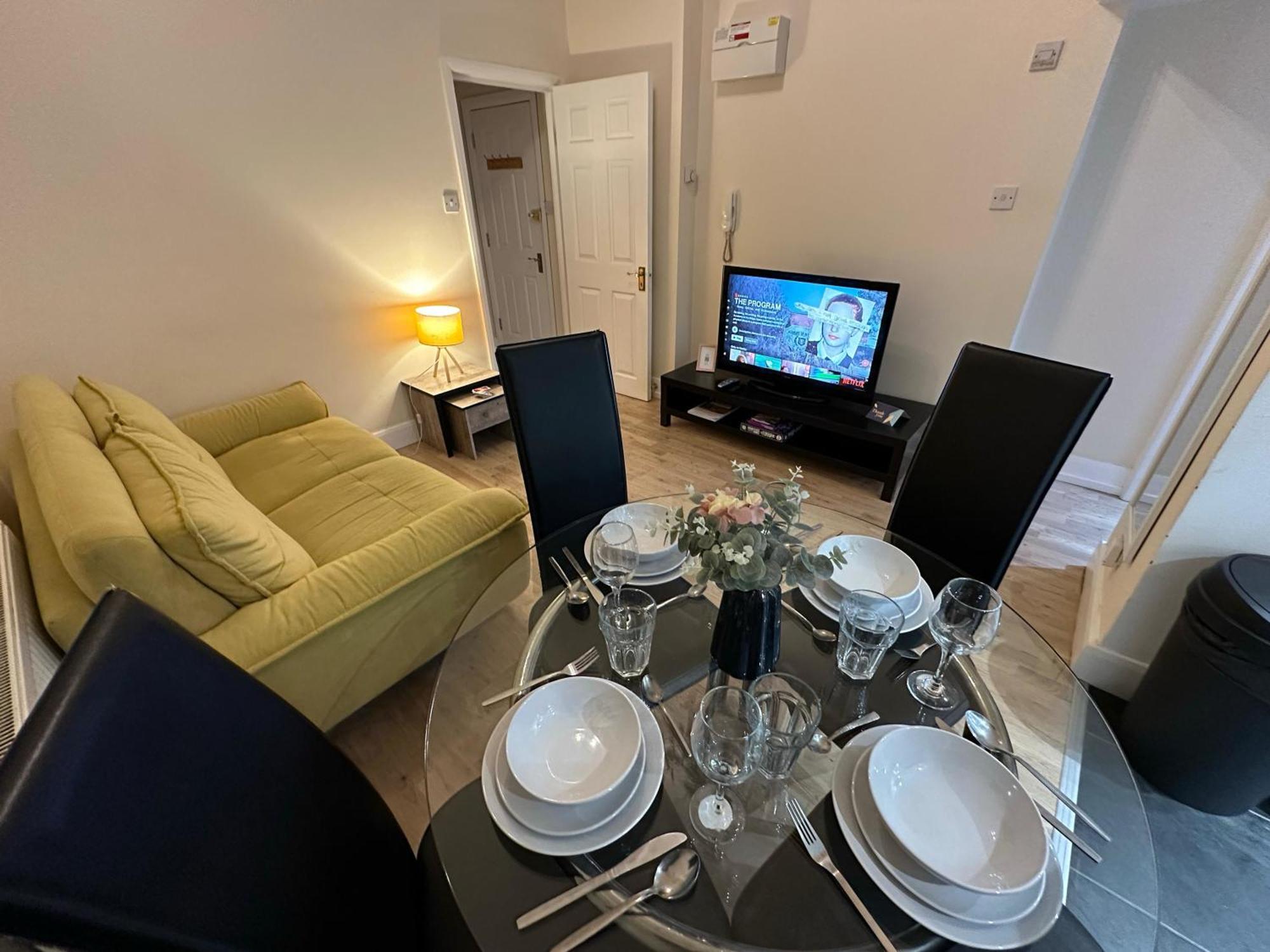 1-Bedroom Flat With Small Garden & Paid Parking In Finsbury Park, Highbury London Ngoại thất bức ảnh