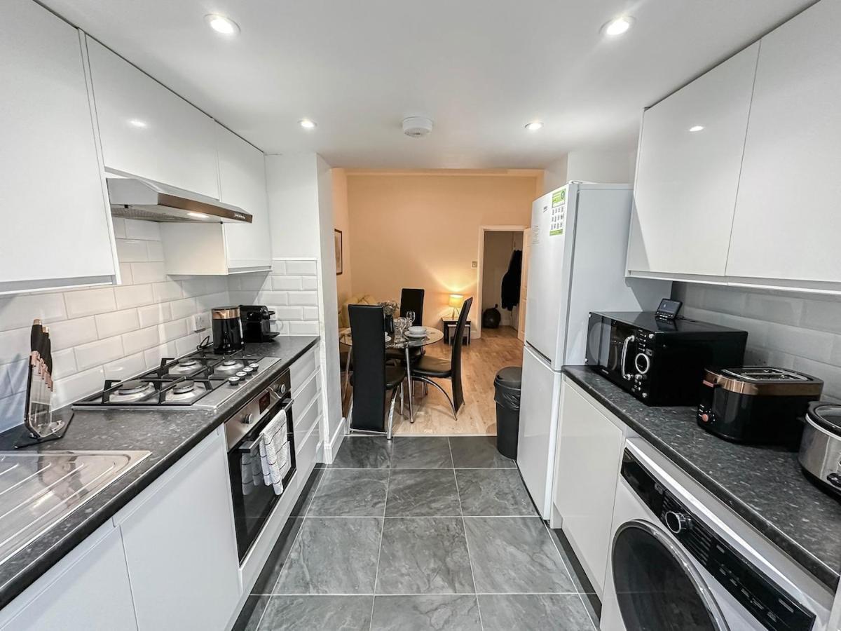 1-Bedroom Flat With Small Garden & Paid Parking In Finsbury Park, Highbury London Ngoại thất bức ảnh