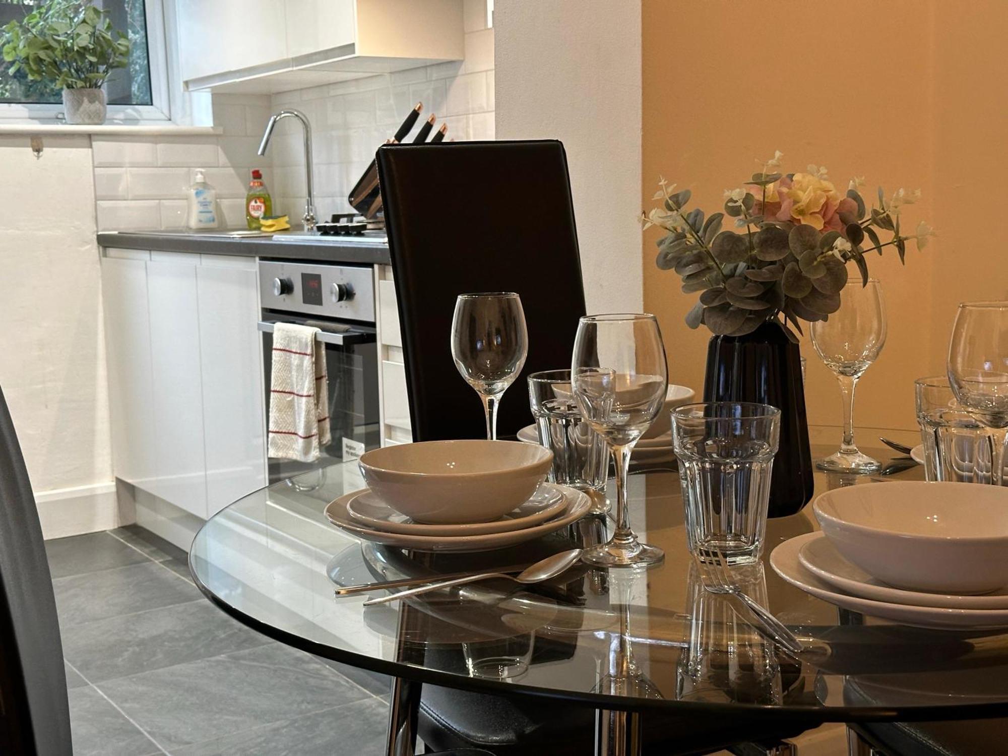 1-Bedroom Flat With Small Garden & Paid Parking In Finsbury Park, Highbury London Ngoại thất bức ảnh